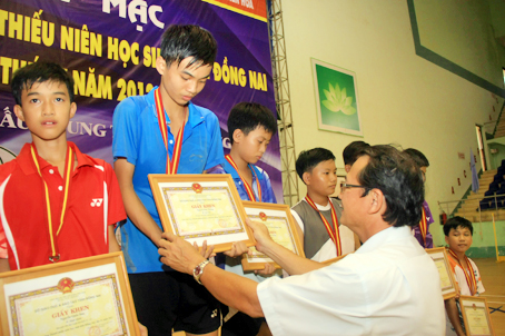 VĐV Nguyễn Đức Thắng giành HCV ở Giải cầu lông thanh thiếu niên tỉnh lần IV.