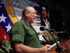 Bộ trưởng Diego Molero tái khẳng định sự trung thành của quân đội đối với Tổng thống Chávez.