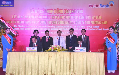 Ký kết hợp đồng tài trợ vốn giữa VietinBank Đồng Nai với Công ty tôn Phương Nam 