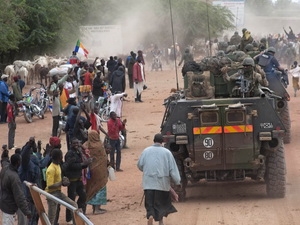 Lực lượng do Pháp dẫn đầu tiến vào thành phố Timbuktu. (Nguồn: AFP/TTXVN)
