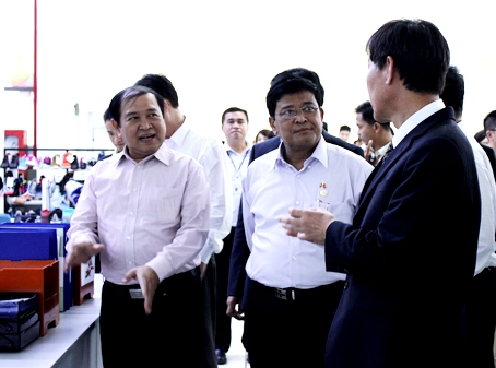 Myanmar Vice President Nyan Tun (M) visits Changshin Corp.