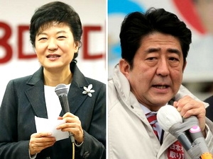 Tổng thống Hàn Quốc Park Geun-hye (trái) và Thủ tướng Nhật Bản Shinzo Abe (phải).