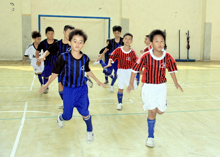 Các cầu thủ đội Biên Hòa 2 đang tập luyện trước khi vào giải. Ảnh: H. Anh