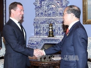 National Assembly Chairman Nguyen Sinh Hung meets with Russia Prime Minister D.Medvedev