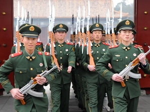 Châu Á lần đầu vượt châu Âu về chi tiêu quốc phòng
