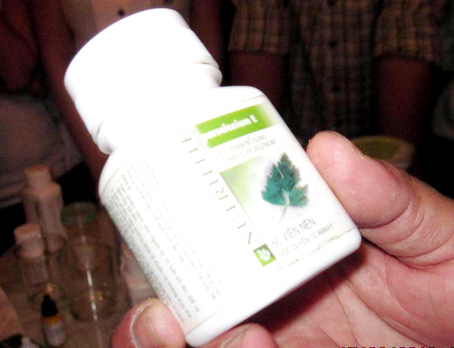 Một lọ 60 viên vitamin E có giá bán lẻ là 614 ngàn đồng. Ảnh: B.Nguyên