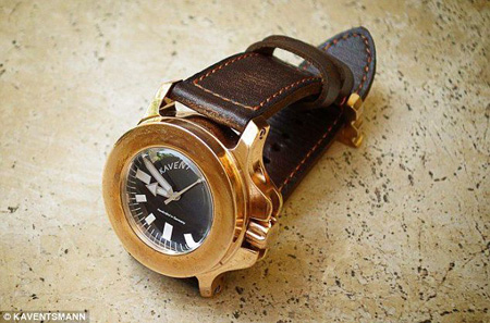 Đồng hồ 43 tỷ đồng bom nổ không vỡ