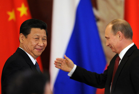 Chủ tịch Trung Quốc Tập Cận Bình và Tổng thống Putin trong lễ ký kết các thỏa thuận giữa doanh nghiệp hai nước.