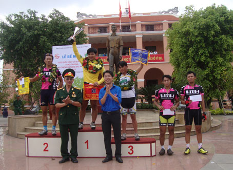 Về rừng Sác anh hùng