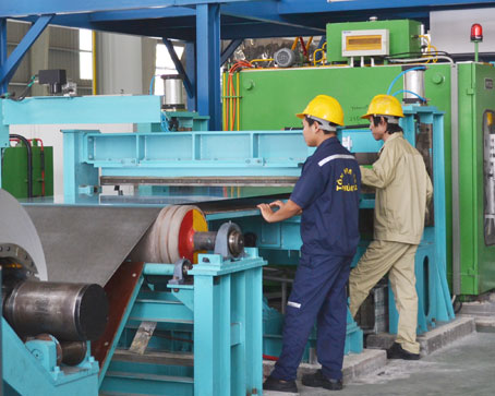 Một góc dây chuyền sản xuất tôn của HSG ở nhà máy Phú Mỹ