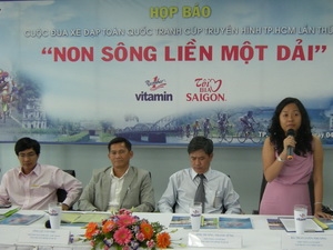 Giải đua xe đạp HTV 2013 mang tên "Non sông liền một dải”.