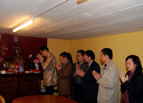 Hoạt động Dâng hương Giỗ Tổ Hùng Vương tại Thụy Sĩ và Canada