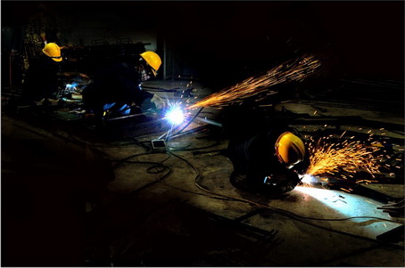 Xưởng hàn QK7  - Tác giả Từ Lương Vân (Tp.Hồ Chí Minh)