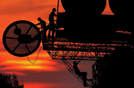 Hoàng hôn trên trận địa - Tác giả Thi Nga (Tp.Hồ Chí Minh)