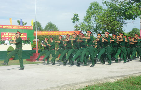 Duyệt đội ngũ trong ngày khai mạc hội thao