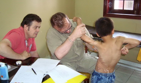 Dong Nai continues efforts to help poor children