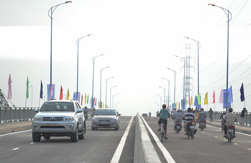 Tặng bằng khen đột xuất cho các đơn vị xây dựng cầu Bửu Hoà