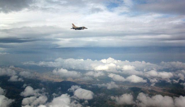 Israel ném bom cơ sở vũ khí hóa học Syria