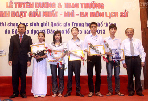 Khen thưởng 1.235 học sinh giỏi quốc gia