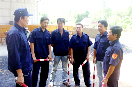 Anh dân phòng dũng cảm