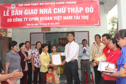 Vedan helps build houses for the poor