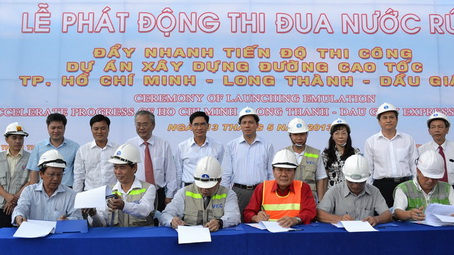 Contractors pledges to complete expressways by year-end
