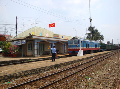 Đón tàu ở Ga Long Khánh - Đồng Nai