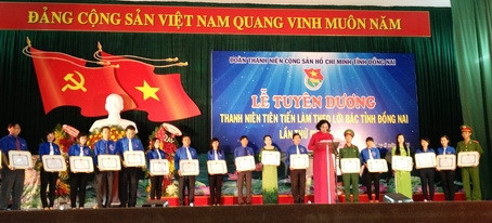 Đồng chí Bùi Ngọc Thanh phát biểu tại liên hoan