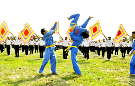 Góp ý Dự thảo sửa đổi Hiến pháp năm 1992: Bác bỏ quan điểm phi chính trị hóa quân đội