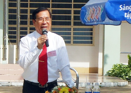Giám đốc Sở GD-ĐT Lê Minh Hoàng căn dặn thí sinh tại buổi khai mạc tại Hội đồng Đinh Tiên Hoàng