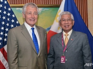 Bộ trưởng Quốc phòng Mỹ Chuck Hagel và người đồng cấp Philippines Voltaire Gazmin. (Nguồn: AFP)