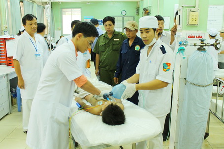Bé Thanh Phú được cấp cứu tích cực