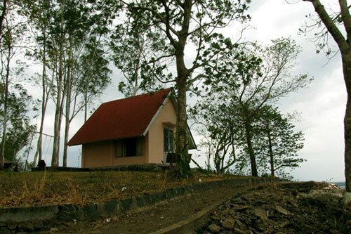 A guest house on O Island, Tri An Lake 