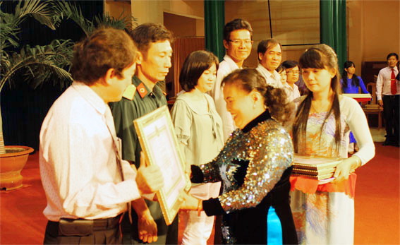 Dong Nai honors blood donors
