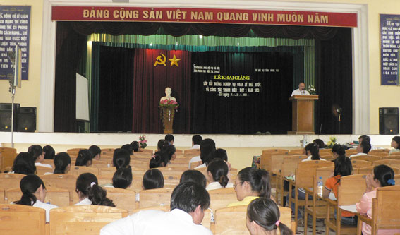 Quang cảnh khai giảng lớp học