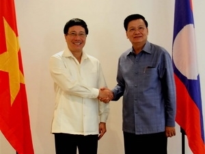 Foreign Minister Pham Binh Minh and Lao Foreign Minister Thongloun Sisoulith 