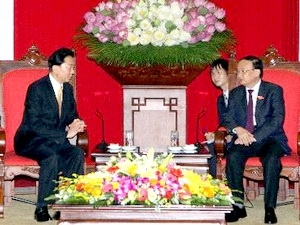 Politburo member and Secretary of the Party Central Committee To Huy Rua meets with former Prime Minister of Japan Yukio Hatoyama