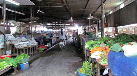 The Tam Hoa Market in Bien Hoa City is one among many markets invested and managed by private enterprises and co-operatives in the Cuu Long Delta Region. 