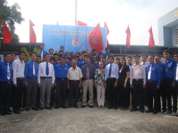 Green Summer Volunteer Campaign 2013 launching ceremony of Lac Hong University 