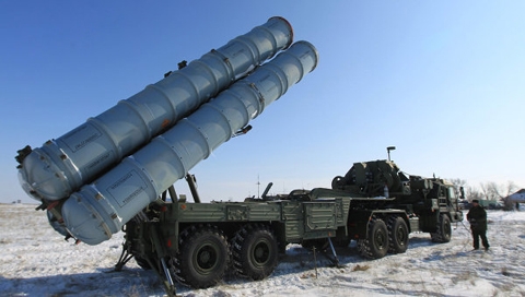 Hệ thống tên lửa phòng thủ S-400 Triumph của Nga. Ảnh: RIA Novosti