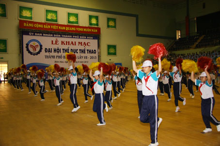 Màn biểu diễn của 150 em học sinh trường TH Quang Vinh