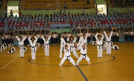 Phần biểu diễn của các võ sinh Chi hội Taekwondo thành phố Biên Hòa