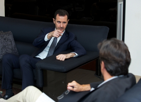 Tổng thống Syria Bashar al-Assad trả lời phỏng vấn báo “Le Figaro” của Pháp. Ảnh: AFP/TTXVN