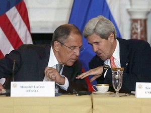 Ngoại trưởng Nga Sergei Lavrov và người đồng cấp Mỹ John Kerry trong cuộc đàm phán ở Washington ngày 9/8 vừa qua. (Nguồn: Telegraph)