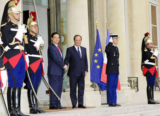Ngày 259, tại Phủ Tổng thống Pháp, Thủ tướng Nguyễn Tấn Dũng hội kiến với Tổng thống Pháp Francois Hollande.