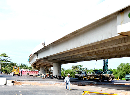 Cầu vượt đường 25A qua đường cao tốc TP.Hồ Chí Minh - Long Thành - Dầu Giây.
