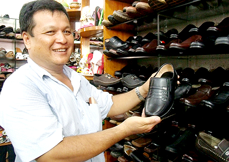 Thế mạnh của Lucky vẫn là dòng sản phẩm giày da đóng thủ công.