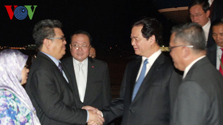 Brunei officials welcomed PM Dung at the capital's airport for the ASEAN Summit