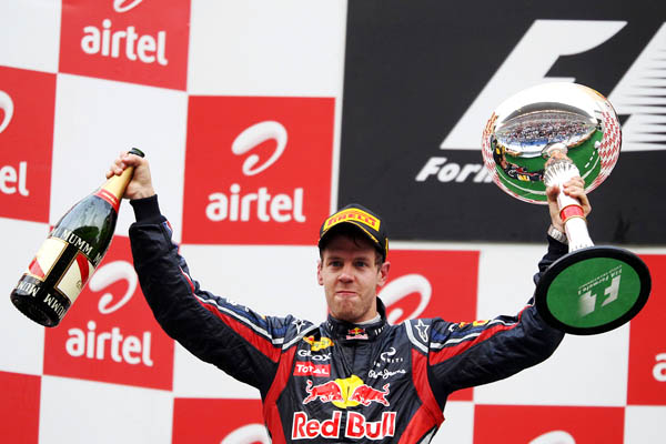 Ngả mũ trước Hoàng Đế tốc độ Sebastian Vettel