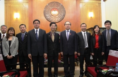 President of the VFF Central Committee Nguyen Thien Nhan and the delegation from the Singaporean People’s Association 